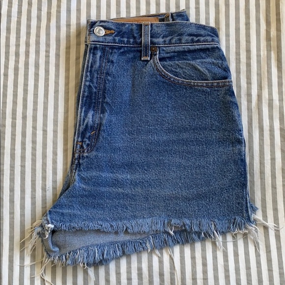 Levi’s High Waisted Jean Shorts - Picture 2 of 5